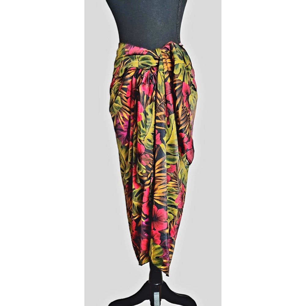 Miraclesuit Black Floral Size M/L Sarong Women's Cover up